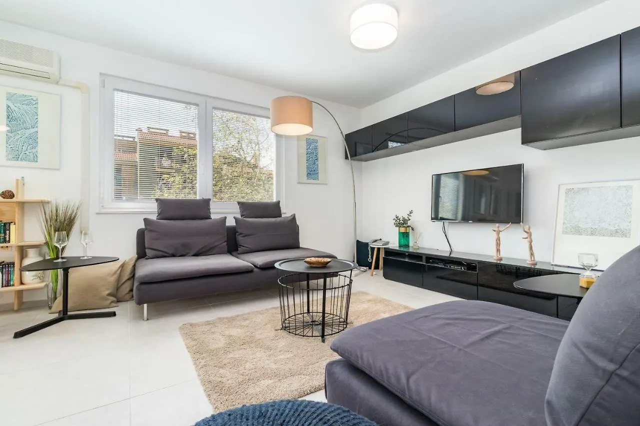 Bura Apartment Pula 0*,